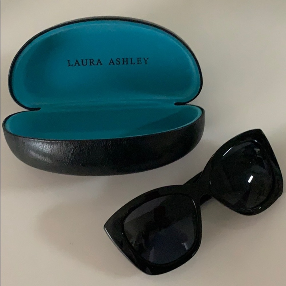Laura Ashley sunglasses black with case